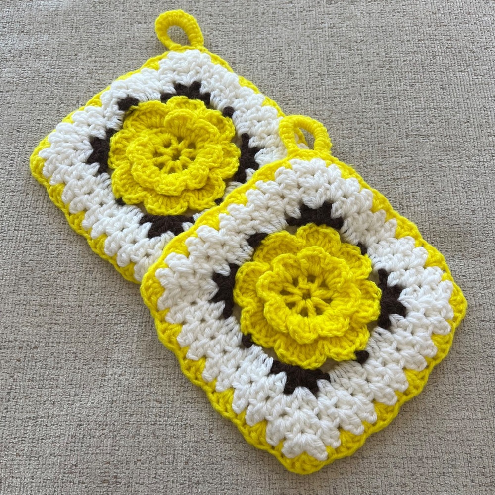 2 Vintage Handmade Crochet Pot Holders Sunburst Flower Yellow‎ White